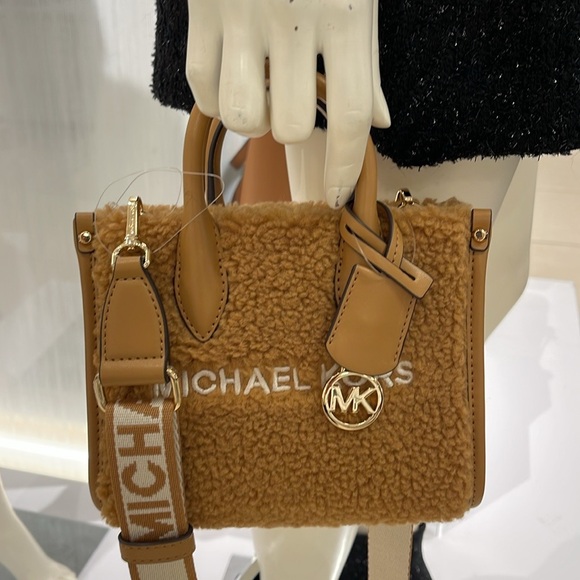 Michael Kors Mirella Extra-Small Sherpa XS SHOPPER XBODY
SHEARLING Crossbody TZ - Picture 11 of 16